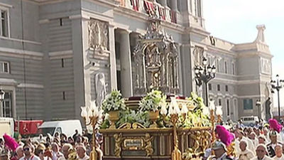 Osoro destaca la necesidad de "obedecer, salir y regalar" en la homilía del Corpus Christi