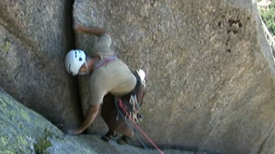 La Federación de Montañismo denuncia el robo de chapas de escalada en La Pedriza