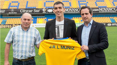 Muñiz presentado en el Alcorcón: "La gente tiene que estar orgullosa con el equipo"