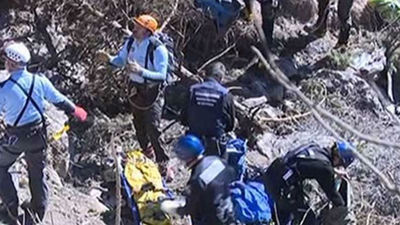 El Prat recibe con silencio y dolor la llegada de las víctimas de Germanwings