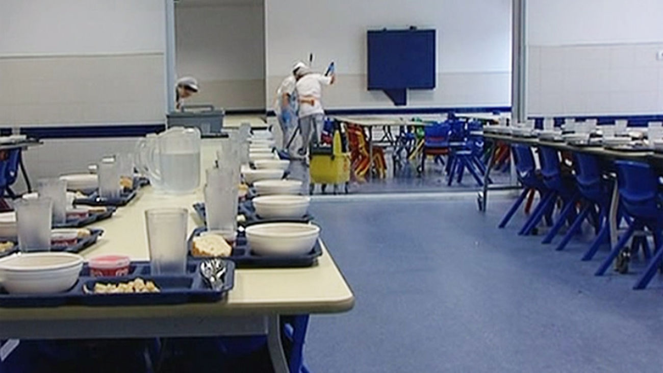 Carmena baraja que cooperativas de madres hagan la limpieza de los colegios