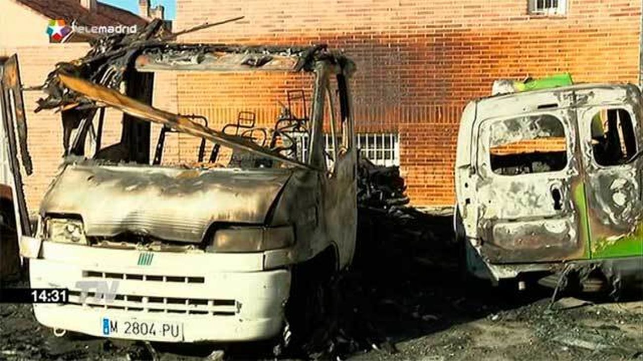 Arden 4 vehículos y una vivienda tiene que ser desalojada en Leganés