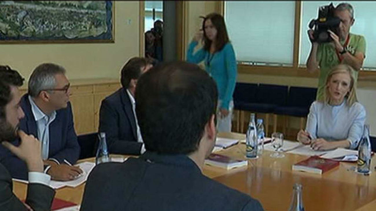 Cifuentes y Aguado se reúnen para hablar de los 30 puntos que quedan