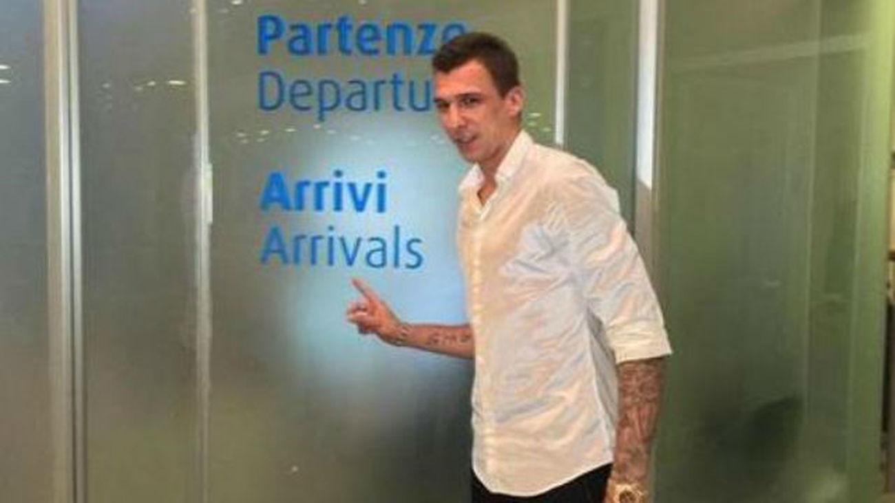 Mandzukic ya está en Turín para firmar con el Juventus