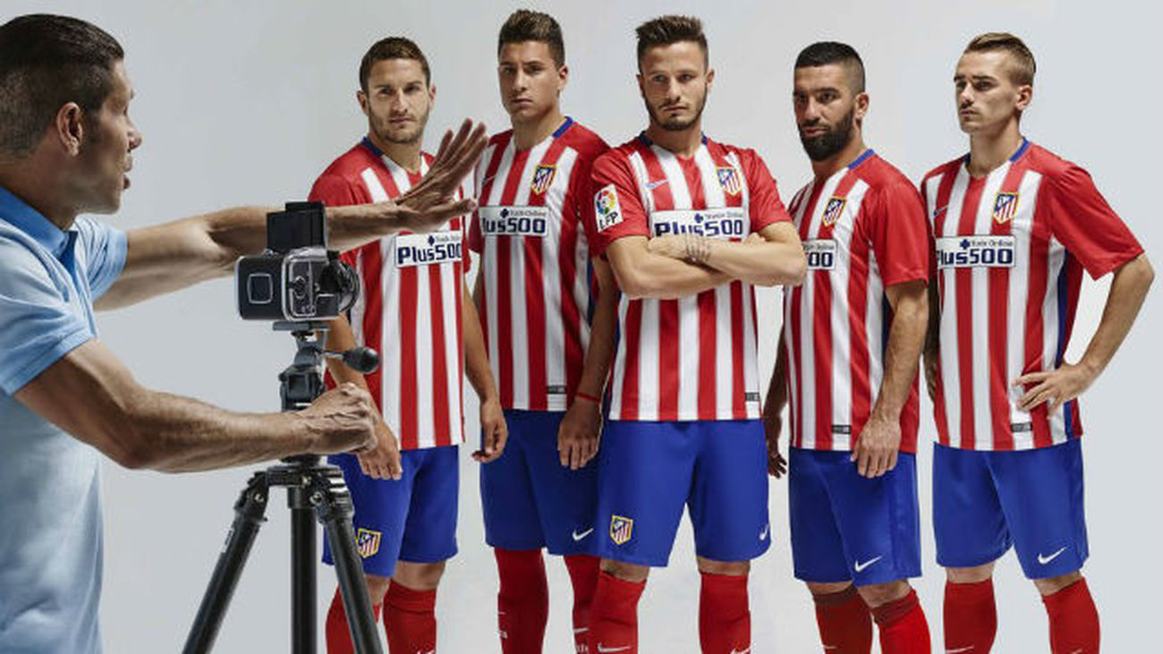 El Atleti desvela su camiseta, un 'guiño al doblete'