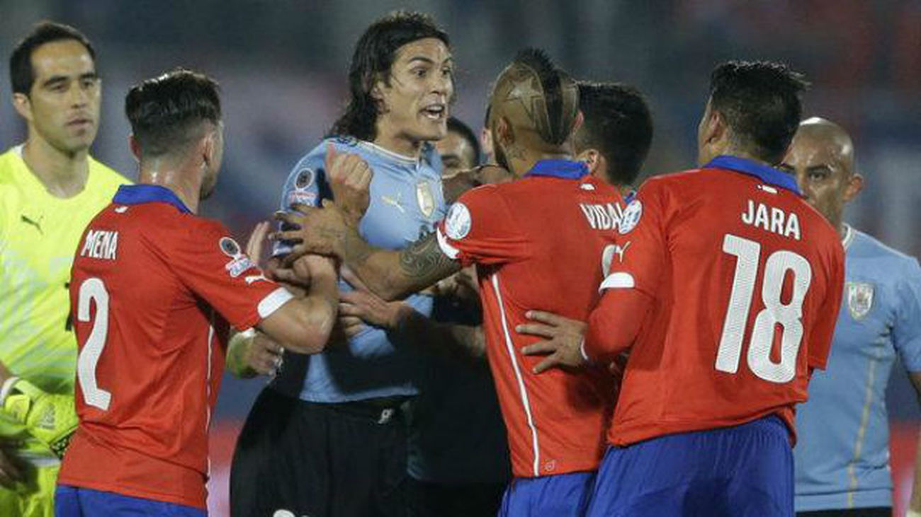 1-0. Chile elimina a Uruguay en un partido bronco