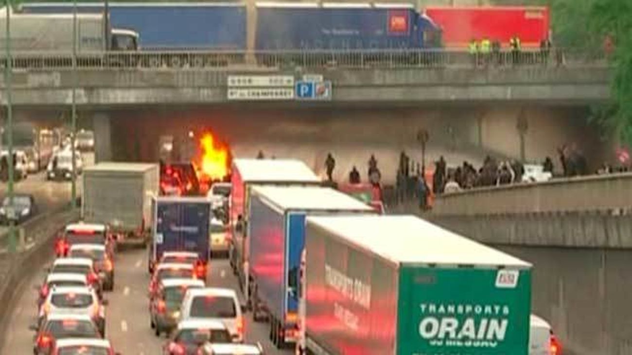 Protestas en París, colapsan el tráfico