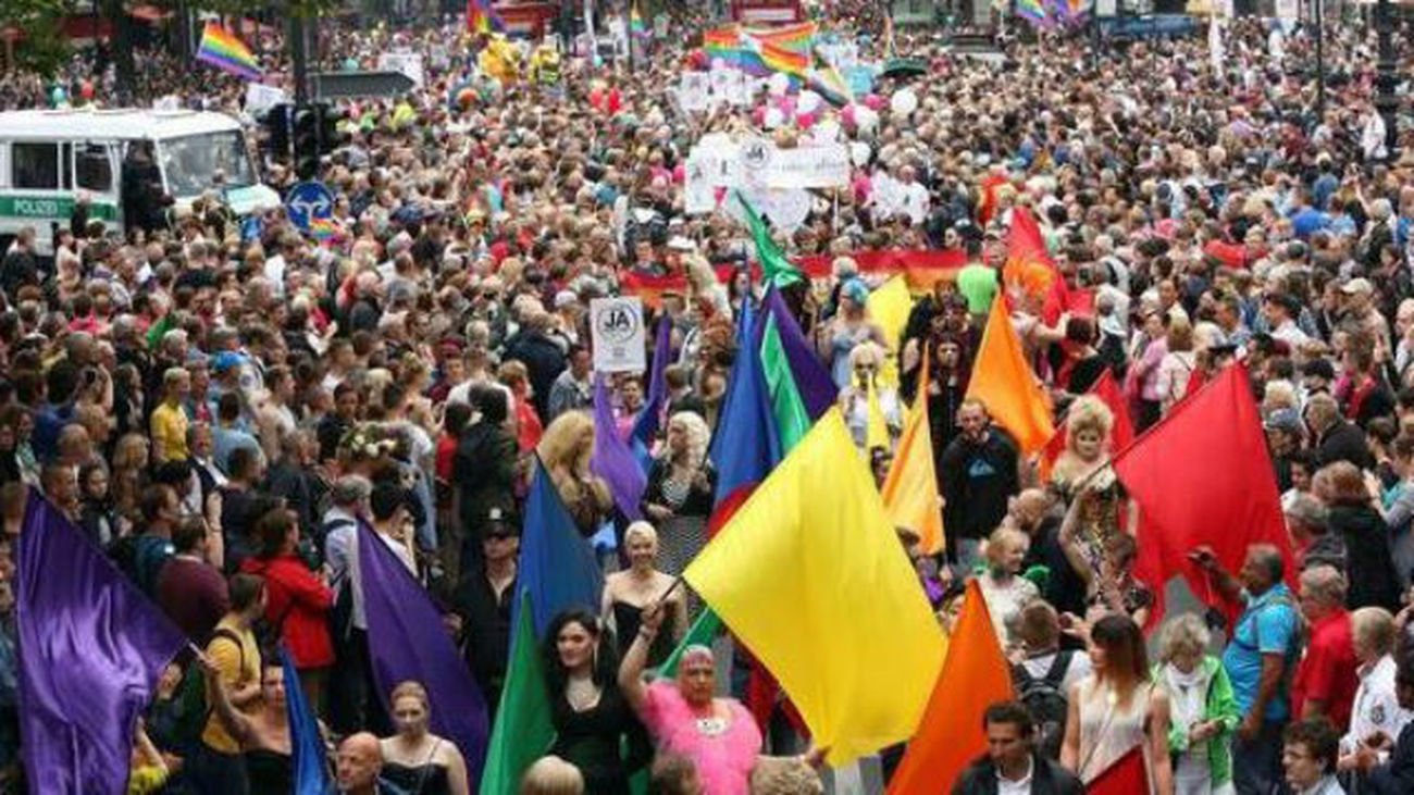 Miles de personas se suman a la marcha del Orgullo Gay en Berlín