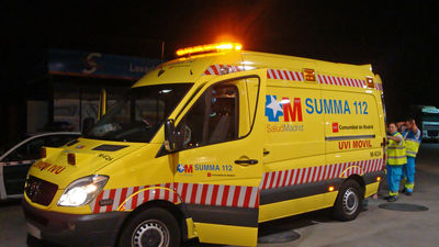 Un trabajador está muy grave al caerle encima una máquina en las escaleras de Metro