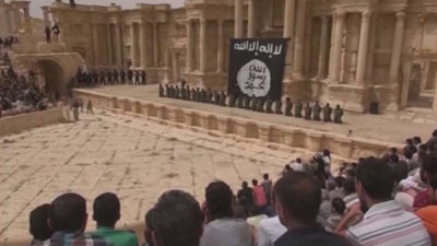 Daesh divulga un vídeo que muestra el asesinato de 25 soldados sirios por disparos de menores