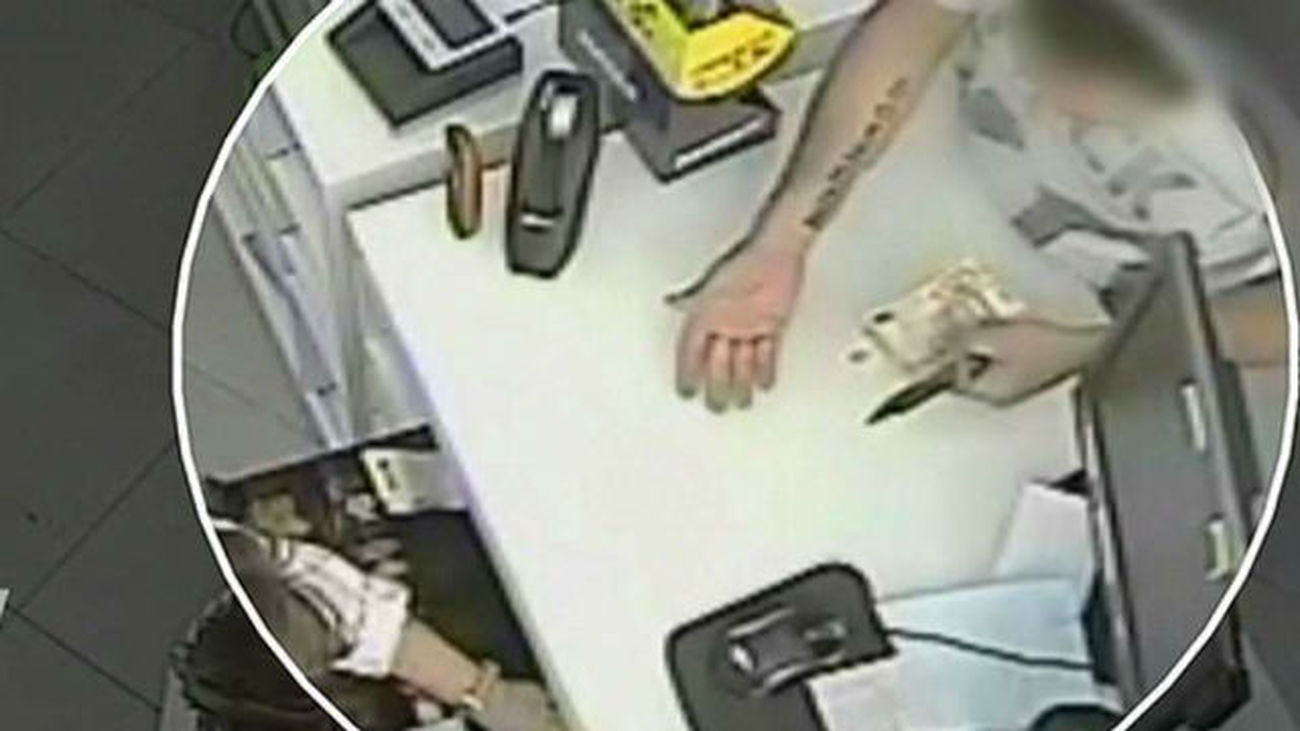 Detenido un fugitivo por atracar con violencia farmacias regentadas por mujeres