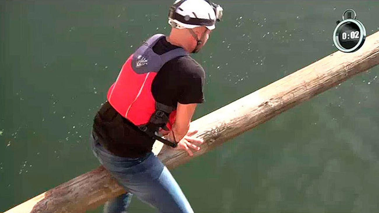 Una cucaña para decidir la primera ventaja de grupo