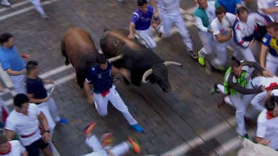 Sanfermines: Una manada disgregada ofrece un cuarto encierro con lucimiento de los mozos