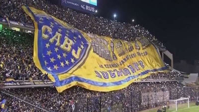 Tévez regresa al Boca Juniors ante 50.000 hinchas y Maradona