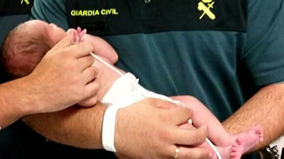 Rescatan con vida un recién nacido que habían tirado a un contenedor en Mejorada del Campo