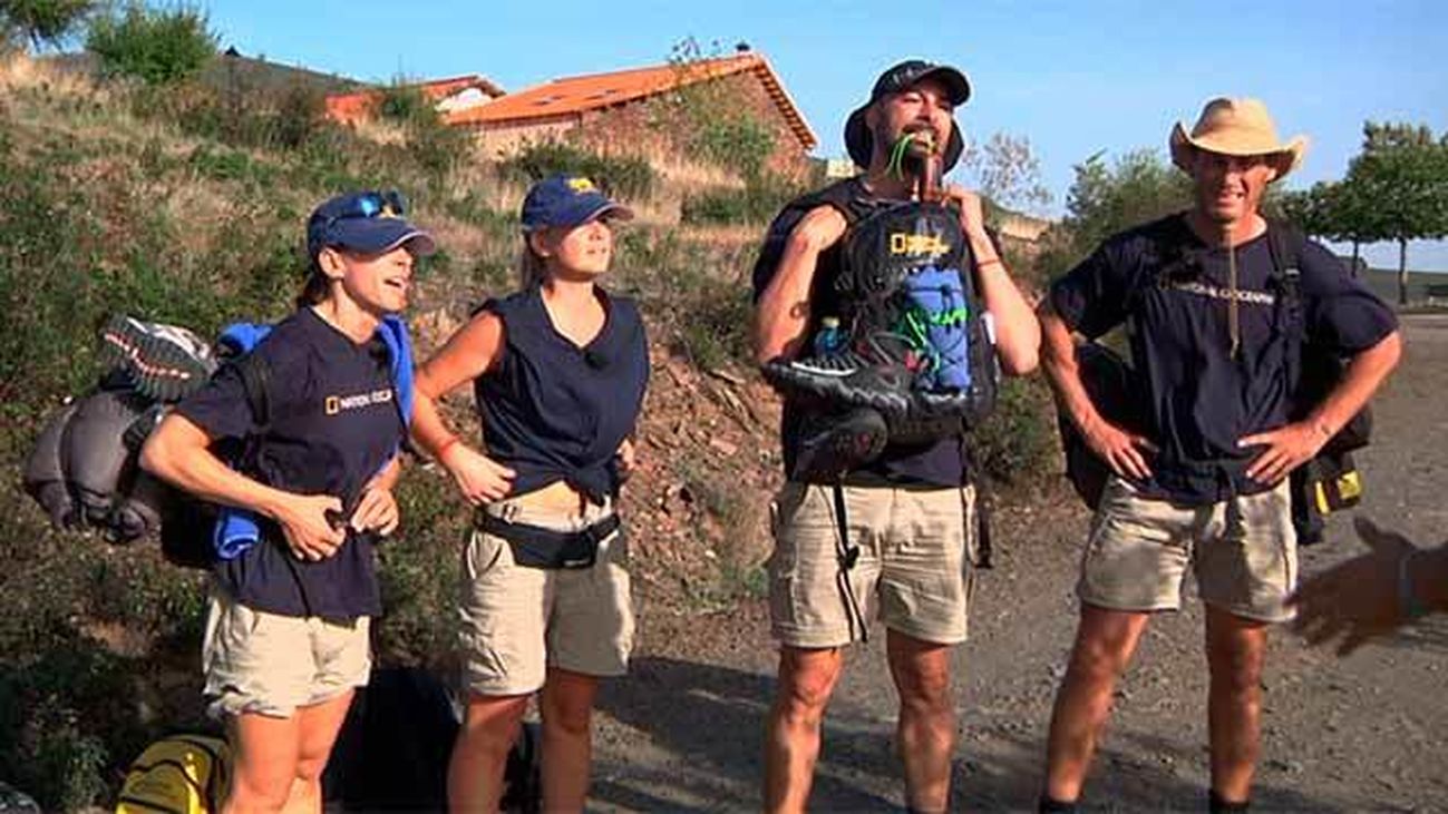 La manada azul gana su primer desafío en un espectacular triatlón