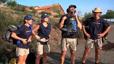 La manada azul gana su primer desafío en un espectacular triatlón