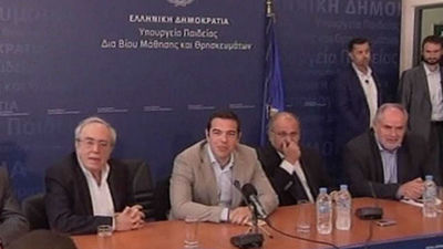 Tsipras remodela su Gobierno tras las disidencias internas sobre el rescate