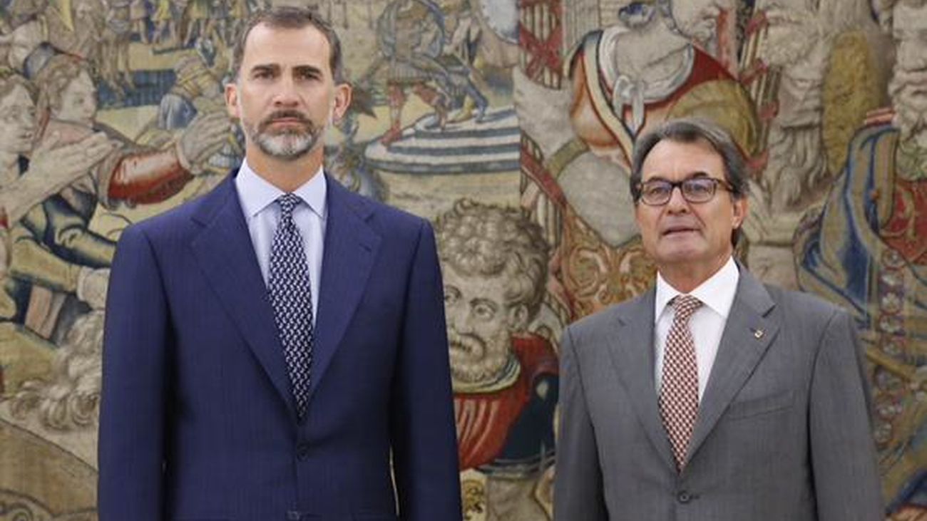 Mas acude "en son de paz" a Zarzuela para reunirse con el Rey