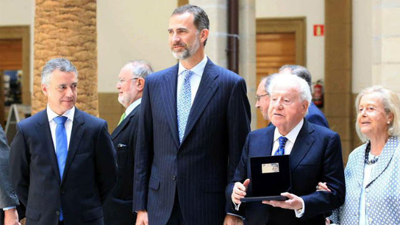 El Rey dice que lo que une es España y que hay que atenerse a la Constitución