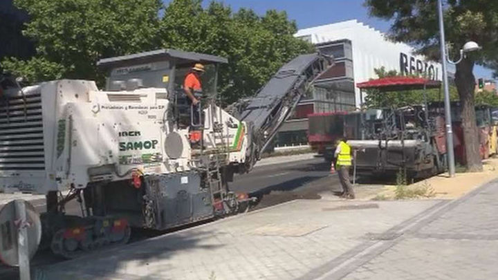 El Ayuntamiento renueva el asfalto en Méndez Álvaro con material reciclado
