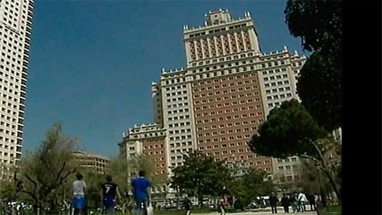El grupo Wanda quiere demoler el edifico España y rehacerlo  piedra a piedra