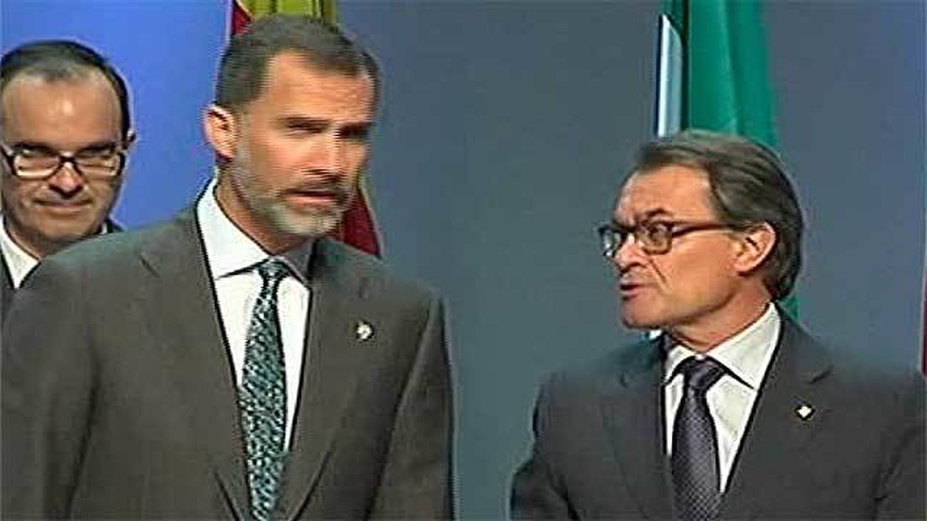 El Rey defiende que las instituciones tienen la obligación de respetar la ley