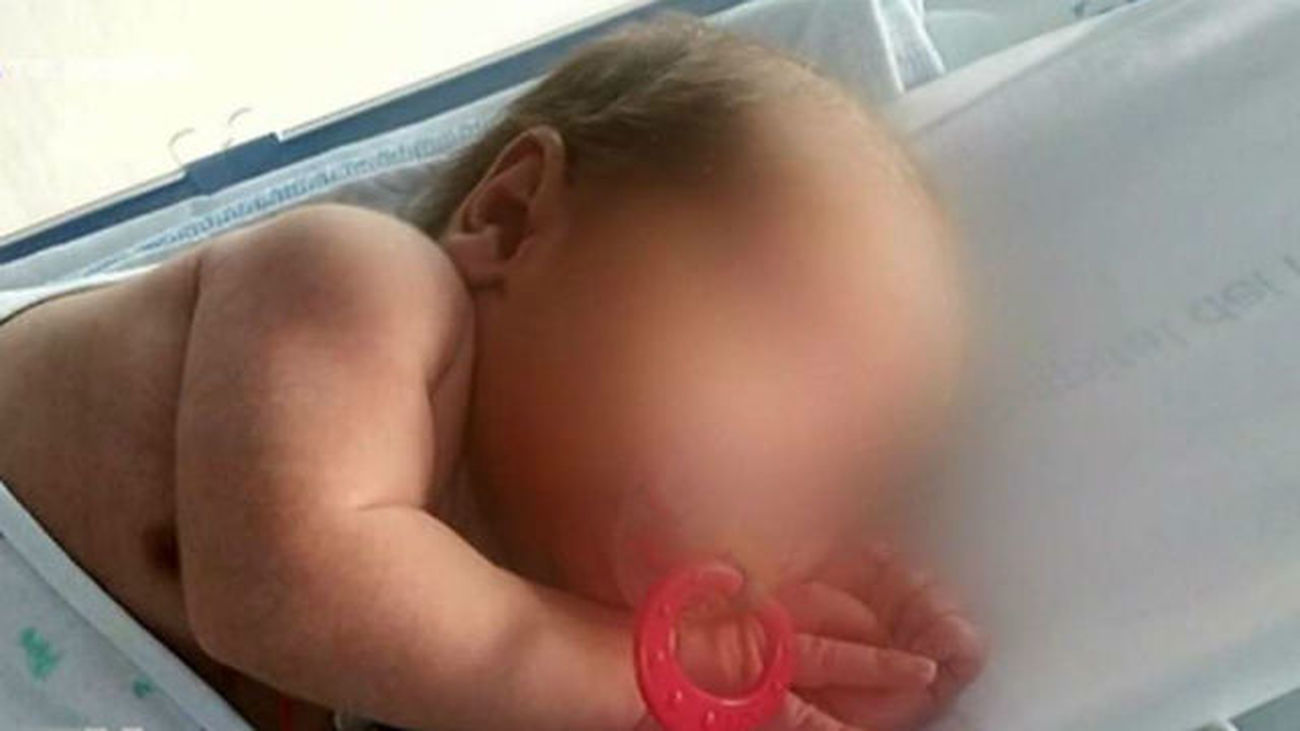 La Guardia Civil investiga si la madre del bebé arrojado a la basura se deshizo de otro
