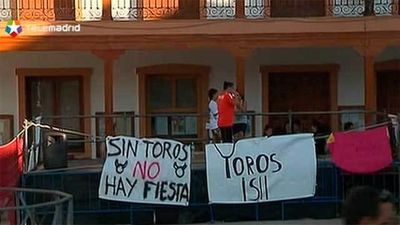 Protesta en Ciempozuelos contra la decisión municipal de no financiar espectáculos taurinos