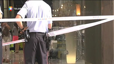 Un herido de bala y otro con cortes tras ser tiroteados en la Rambla de Barcelona