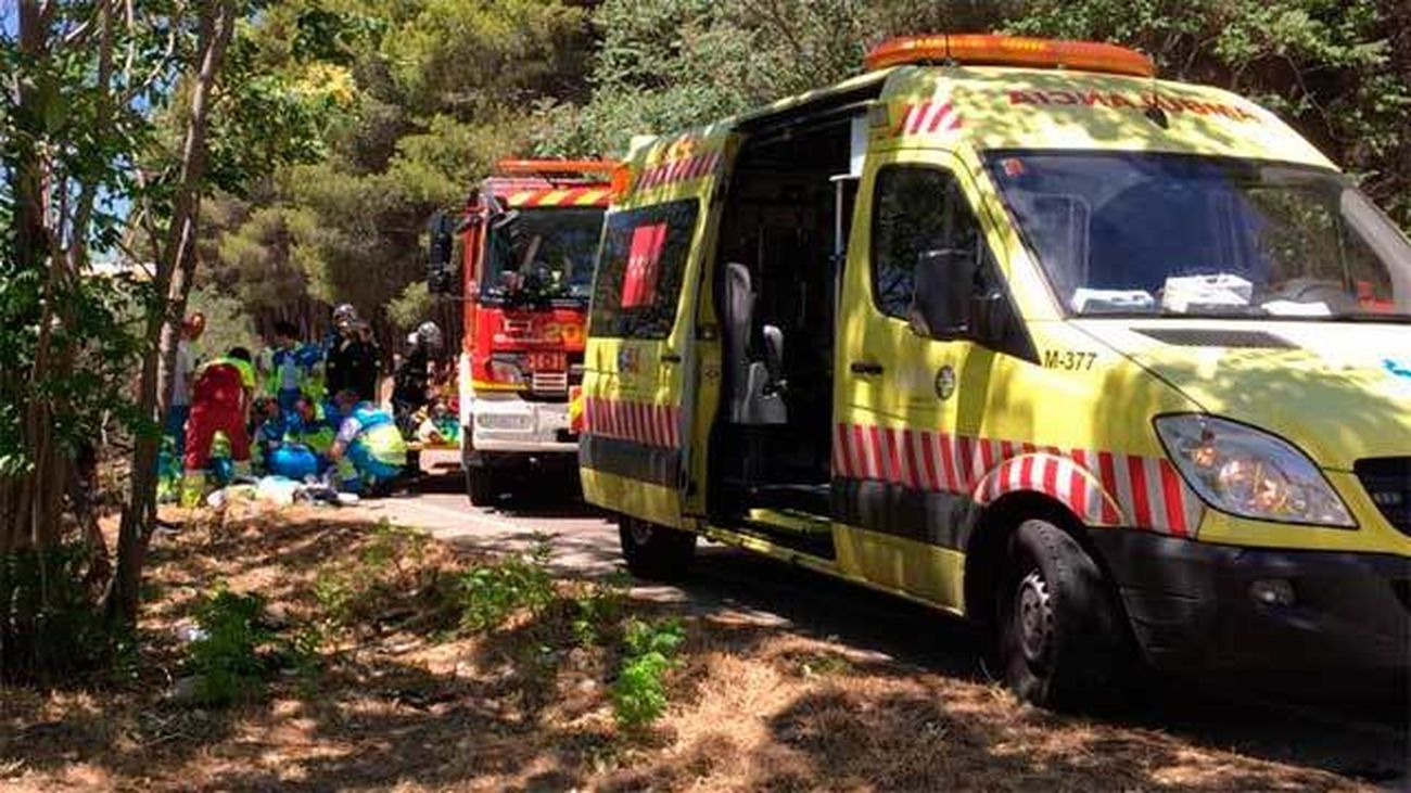 Fallece un conductor en la M-406 tras salirse de la vía y chocar contra un árbol