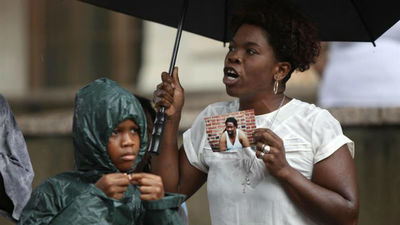 Un policía de 25 años, acusado de matar a un negro desarmado en EEUU