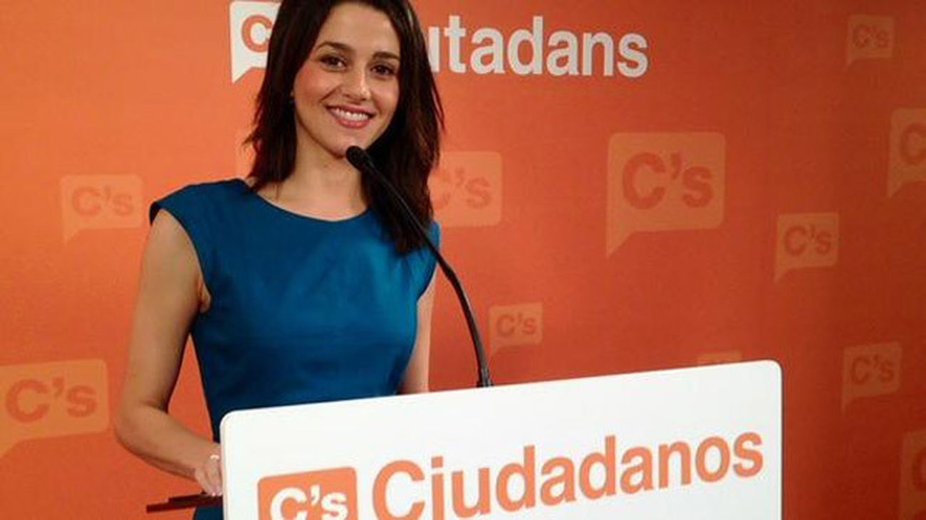 Arrimadas pide al PSOE que aproveche poder tener  "un Gobierno controlado por la oposición"