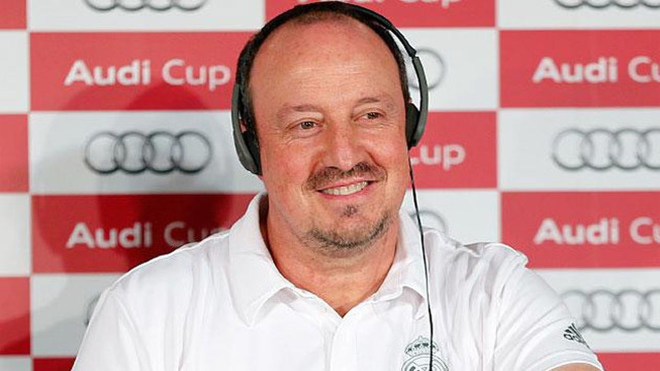 Benítez descarta la salida de Benzema al Arsenal