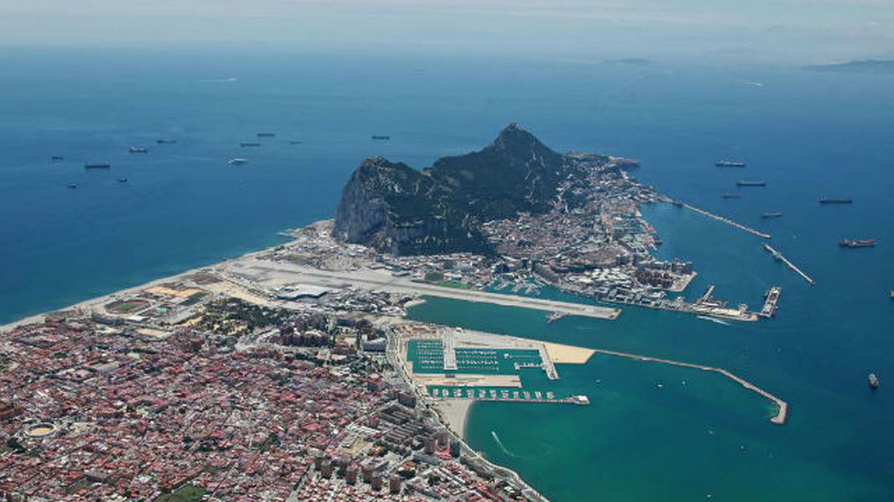 España niega incursiones en Gibraltar porque las aguas "son españolas"