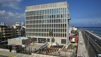 Kerry llega a La Habana para izar la bandera de EEUU, 54 años después