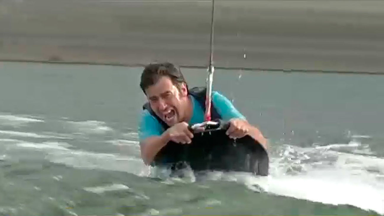 Practicamos 'kneeboard' en el pantano de San Juan