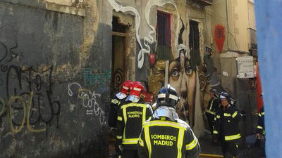 Cinco intoxicados en el incendio de un edificio 'okupa' en Lavapiés