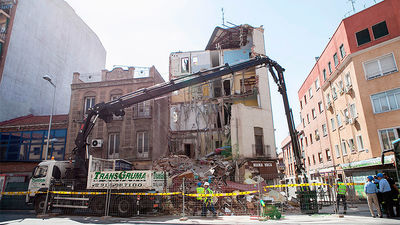 Propietarios del edificio derrumbado ofrecen fianza y alojamiento hasta fin de mes