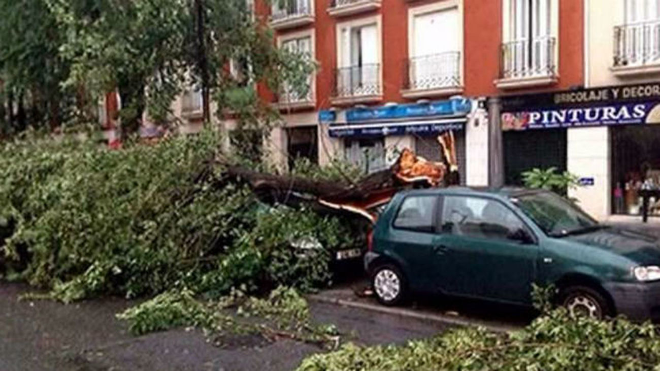 La tormenta deja casi 700 incidencias en Madrid y numerosos daños