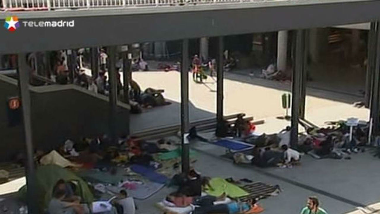 Reabren la estación de tren de Budapest sin permitir entrar a los refugiados