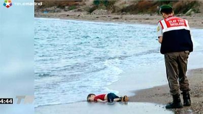 Enterrado en Kobani el niño sirio-kurdo ahogado en el Mar Egeo