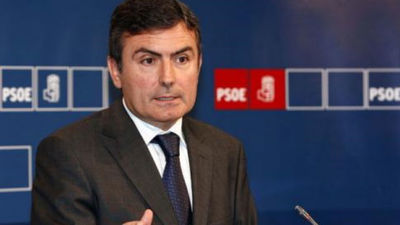 PSOE, Podemos, C's y sindicatos afean el "hachazo" en la hucha de pensiones