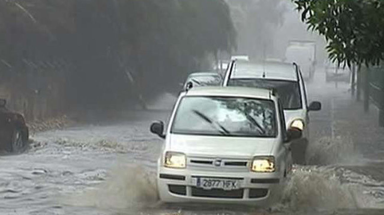 Las lluvias torrenciales provocan un muerto y cientos de incidencias en Andalucía