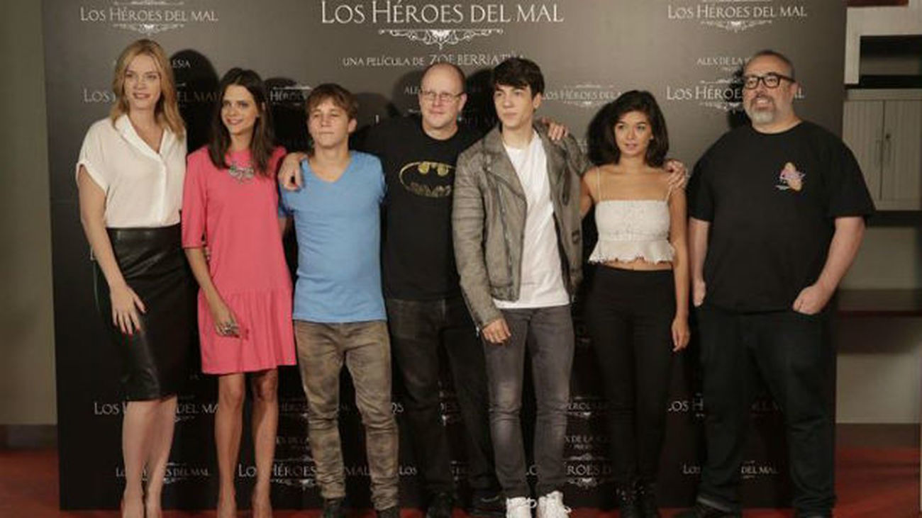 'Los Héroes del Mal', Zoe Berriatúa y Alex de la Iglesia plasman la adolescencia