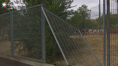 La pista de atletismo de Gallur (Aluche) no puede usarse tras invertirse 15 millones