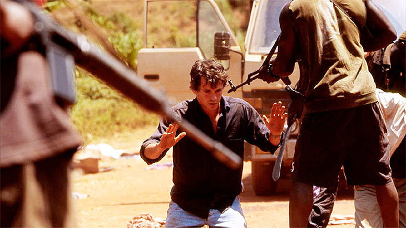 Escena de la película 'Disparando a perros'