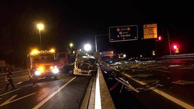 Muere un camionero al chocar contra una señal en la salida del túnel de Guadarrama