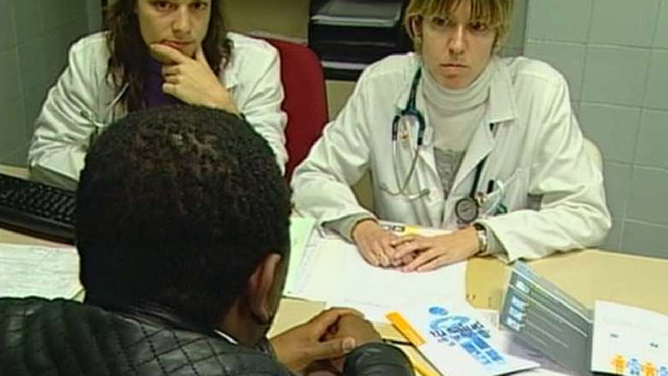 Inmigrantes sin papeles ya pueden adquirir medicamentos al 40 % de su coste