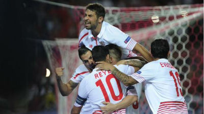 Victorias del Sevilla y PSG; y derrotas del United y City
